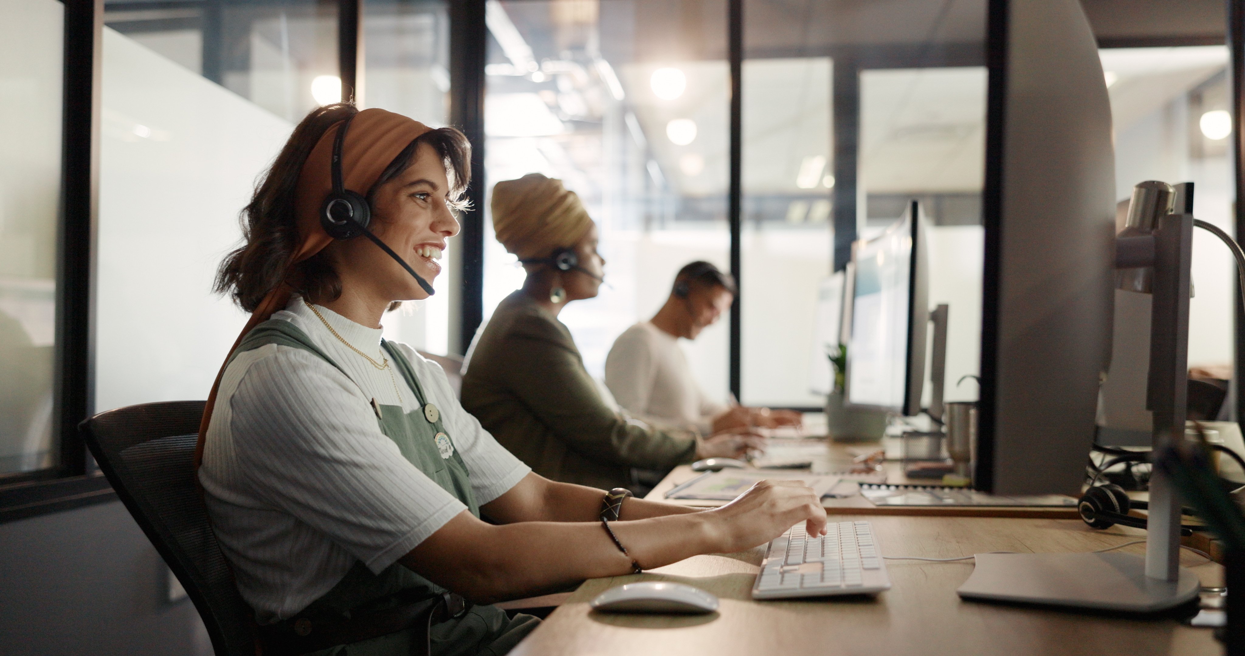 call-center-computer-and-consulting-with-business-2025-04-06-12-47-02-utc